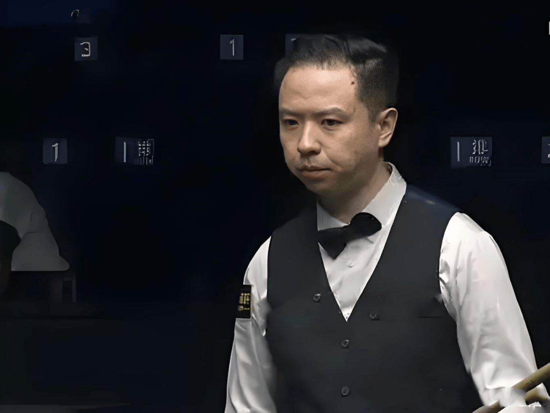 黑色锥形裤 黑色锥形裤